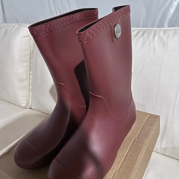 UGG Maroon Waterproof Boots - Picture 2 of 5
